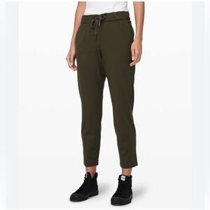 lululemon athletica Women's Cropped Pants - Olive Green
